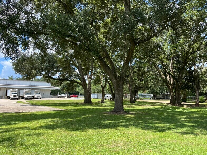 More Photos Of 2400 W Herman St, Pensacola Warehouse For Sale