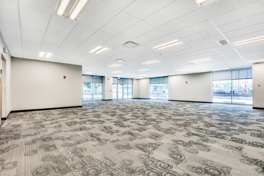More Photos Of 13906 Highway 99, Lynnwood Office For Sale