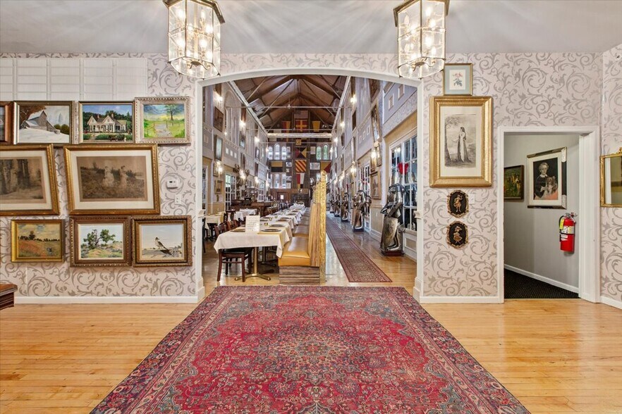 More Photos Of 49 Florida Ave, Amsterdam Hospitality For Sale