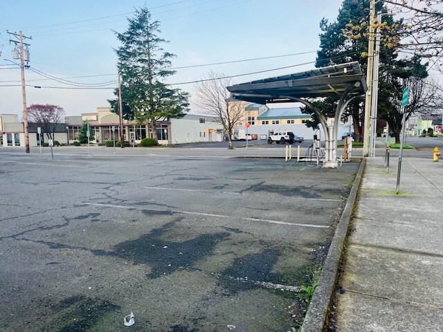 More Photos Of 1911 2nd St, Tillamook General Retail For Sale