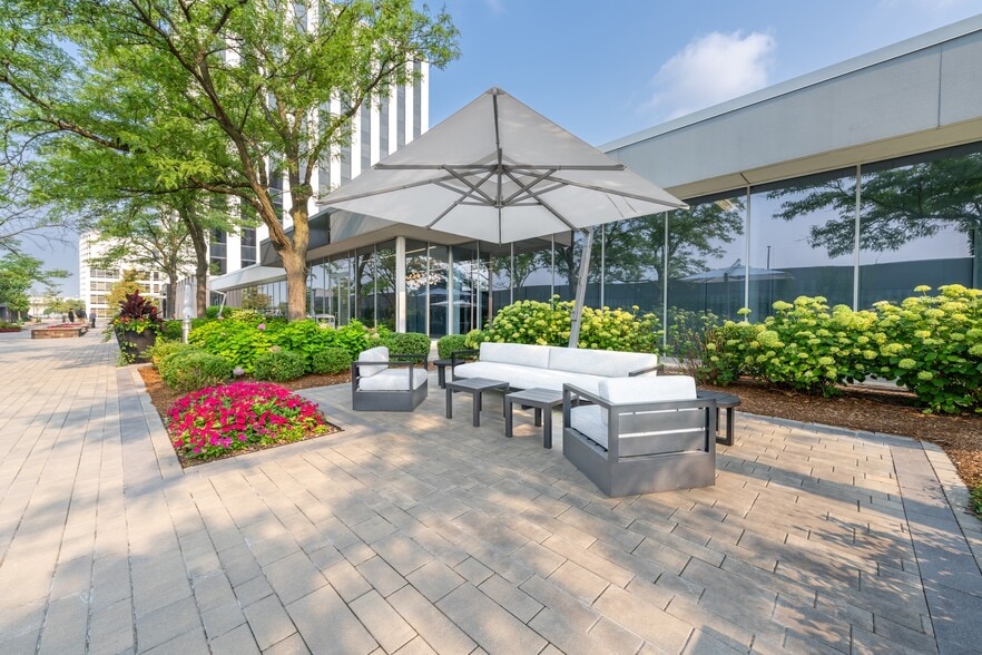 More Photos Of 1301 W 22nd St, Oak Brook Office For Lease