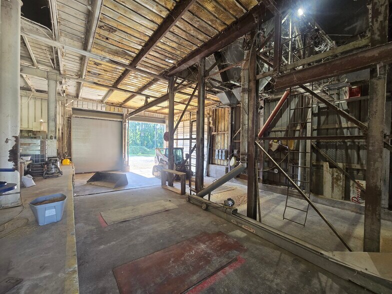More Photos Of 10199 S Wayne Rd, Warren Showroom For Sale