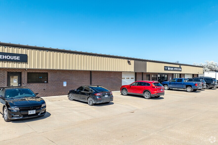 Primary Photo Of 461 N 66th St, Lincoln Warehouse For Lease