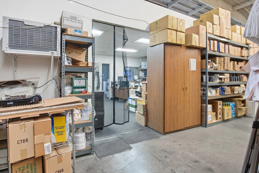 More Photos Of 140 W 21st St, Los Angeles Warehouse For Sale