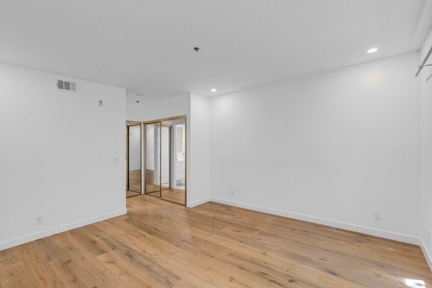 More Photos Of 939 Palm Ave, West Hollywood Apartments For Sale