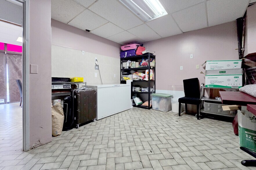 More Photos Of 2019 Bank St, Ottawa Apartments For Sale