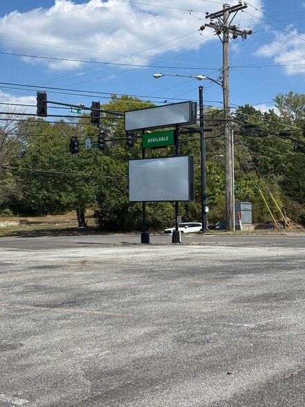 More Photos Of 899-911 W Main St, Hendersonville Freestanding For Sale