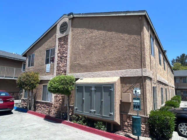 More Photos Of 4960-4970 Auburn Dr, San Diego Apartments For Sale