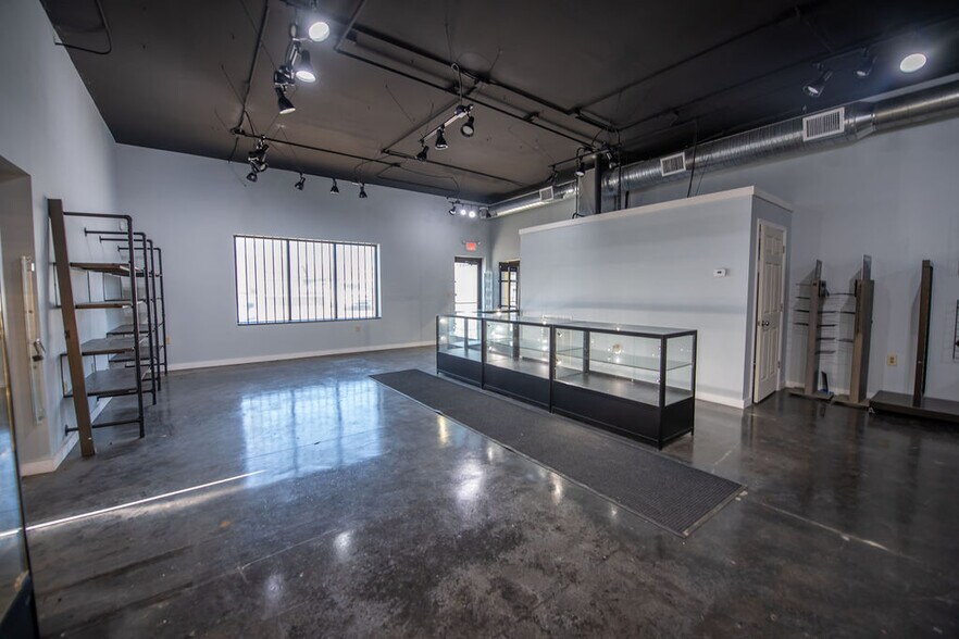 More Photos Of 1315 N Wooster Ave, Strasburg Freestanding For Lease