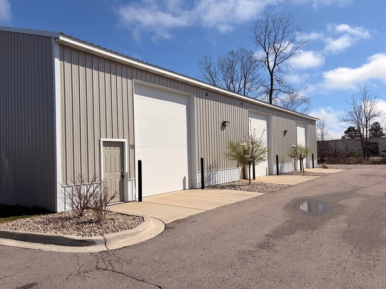 More Photos Of 3235 E Reid Rd, Grand Blanc Self Storage For Lease