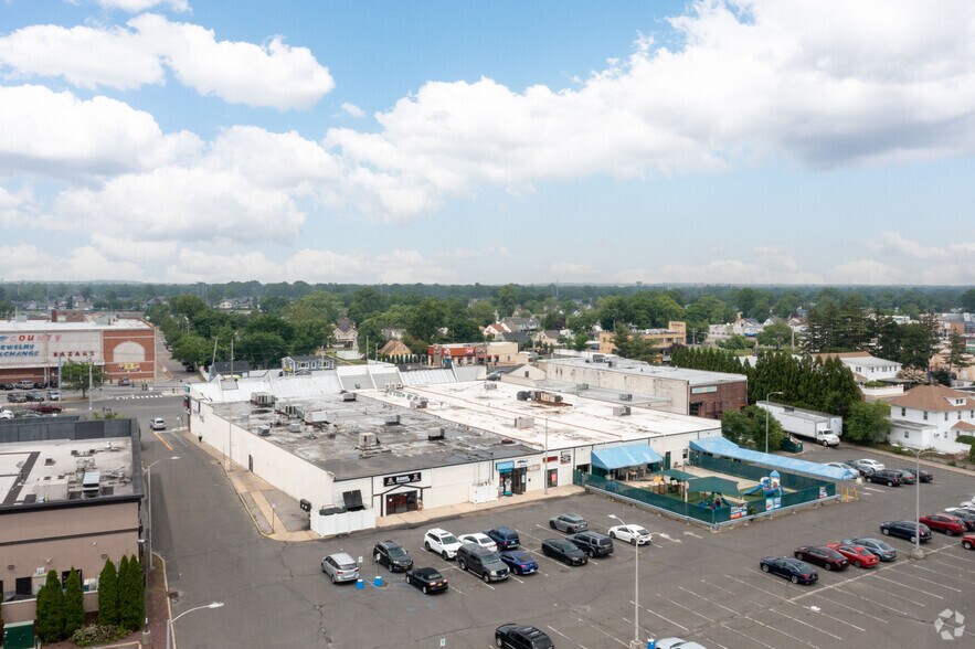 More Photos Of 3056-3068 Hempstead Tpke, Levittown General Retail For Lease