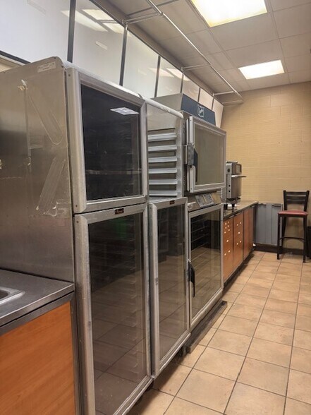More Photos Of 35 White St, South Burlington Fast Food For Lease