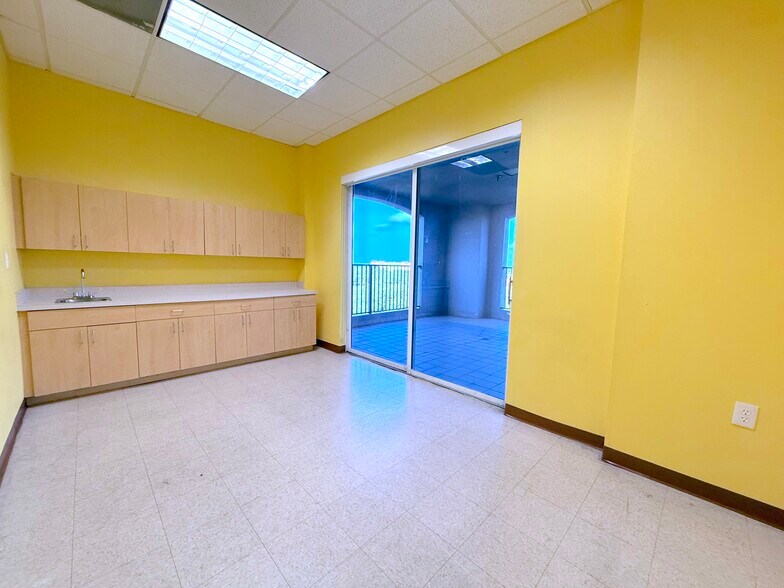 More Photos Of 1743 Park Center Dr, Orlando Medical For Lease