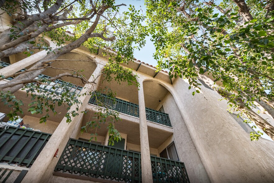 More Photos Of 6121 Woodman Ave, Van Nuys Apartments For Sale