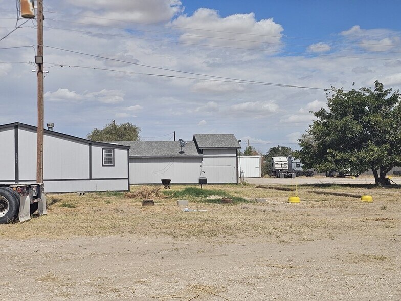 More Photos Of 11010 W Joan Dr, Odessa Warehouse For Lease