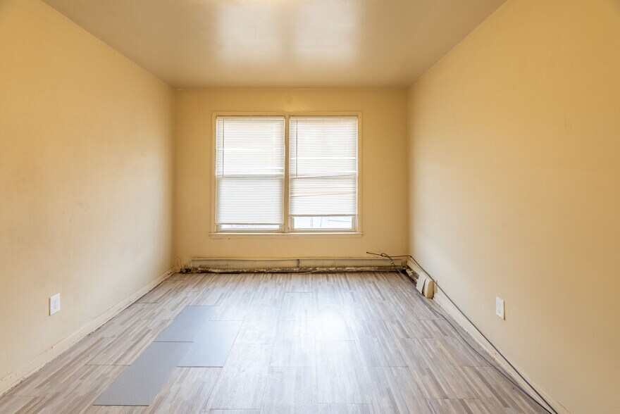 More Photos Of 2017 Burlingame St, Detroit Multifamily For Sale