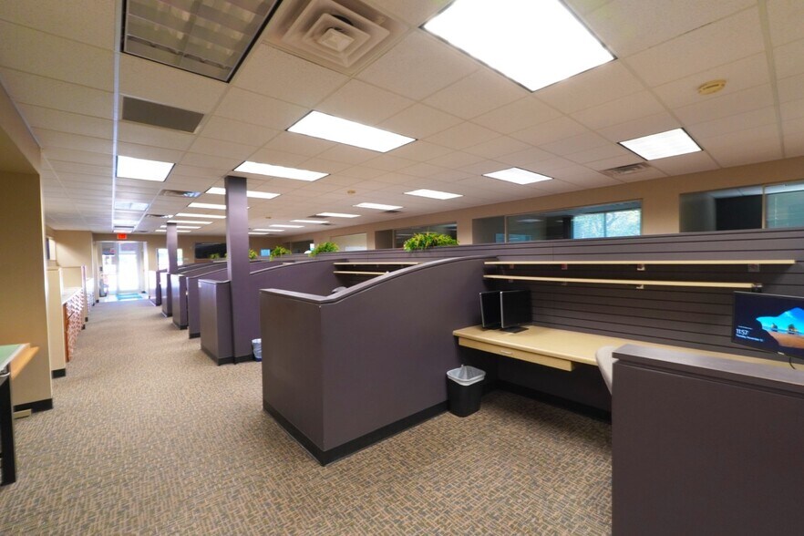 More Photos Of 12940 Country, San Antonio Office For Sale