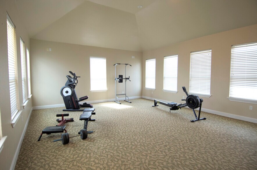 More Photos Of 1150 Bromberg St, Mineola Office For Lease