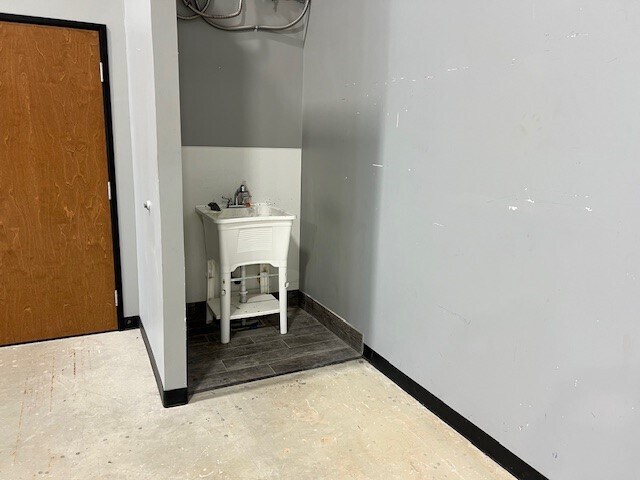 More Photos Of 7637 Fm 3009, Schertz Light Distribution For Sale