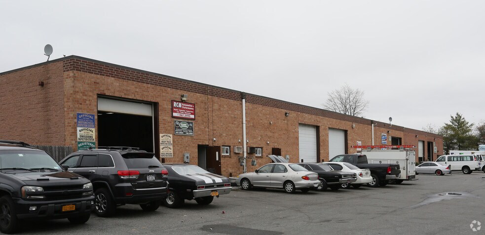 Primary Photo Of 2083-2089 Lakeland Ave, Ronkonkoma Industrial For Sale