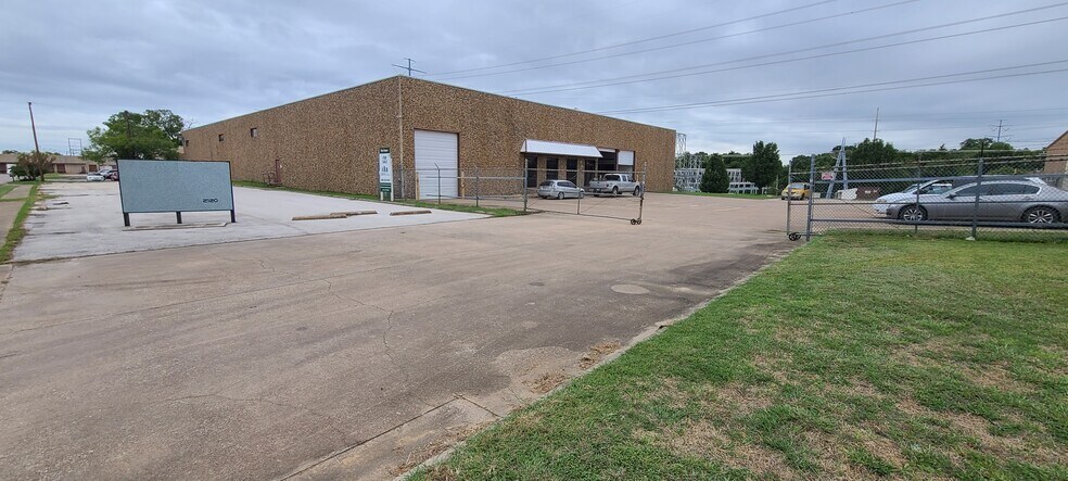 Primary Photo Of 2120 Vanco Dr, Irving Distribution For Lease