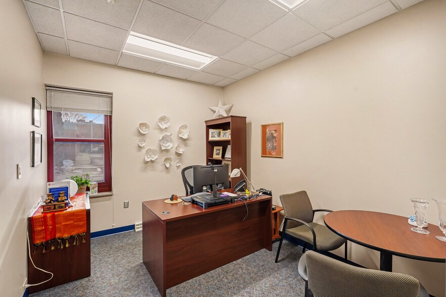 More Photos Of 2450 Park Ave, Minneapolis Office For Sale