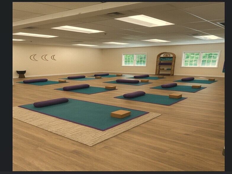 More Photos Of 75 Berlin Rd, Cromwell Medical For Lease