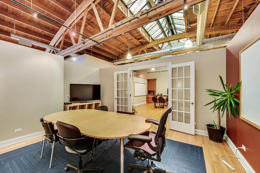 More Photos Of 2822 Central St, Evanston Loft Creative Space For Sale