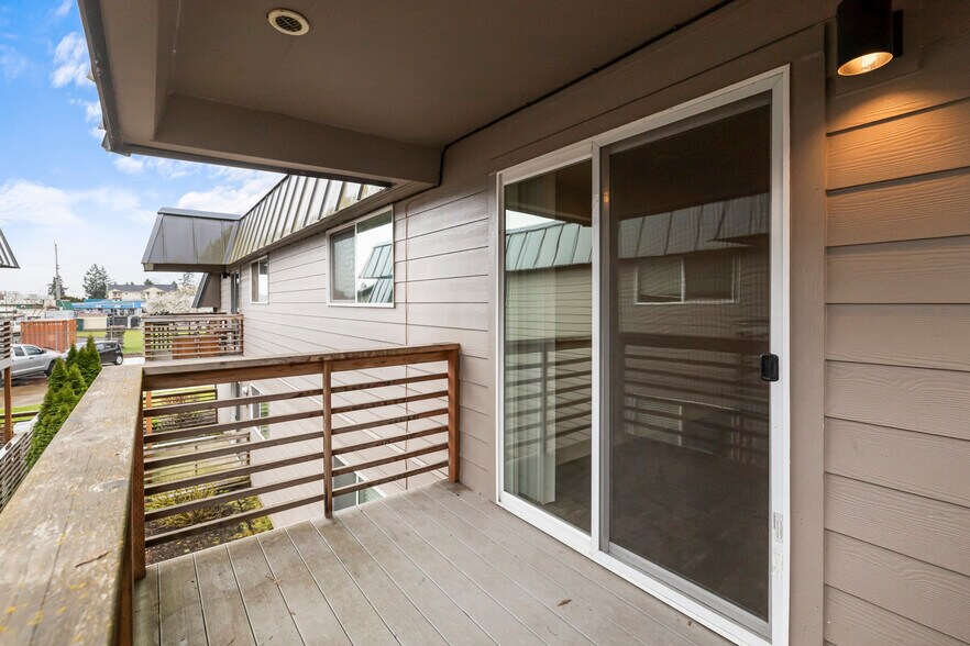 More Photos Of 1570 James St, Woodburn Apartments For Sale