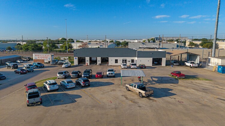 More Photos Of 3104 S Rigsbee Dr, Plano Industrial For Sale