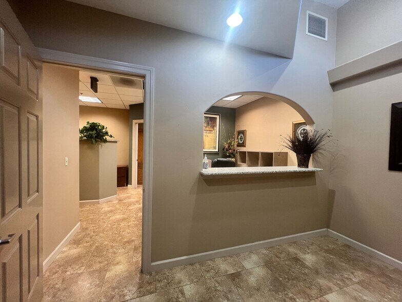 More Photos Of 18275 N 59th Ave, Glendale Office For Sale