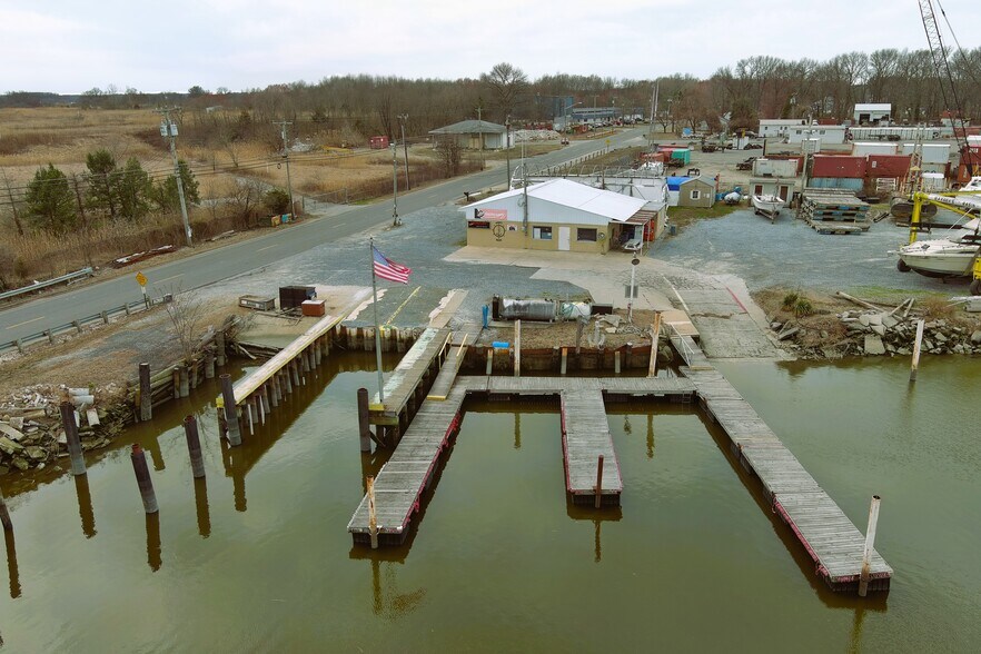 More Photos Of 108 Tilbury Rd, Salem Marina For Sale