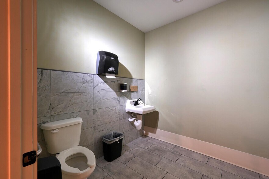 More Photos Of 3663 Southland Dr, Flowery Branch Warehouse For Sale