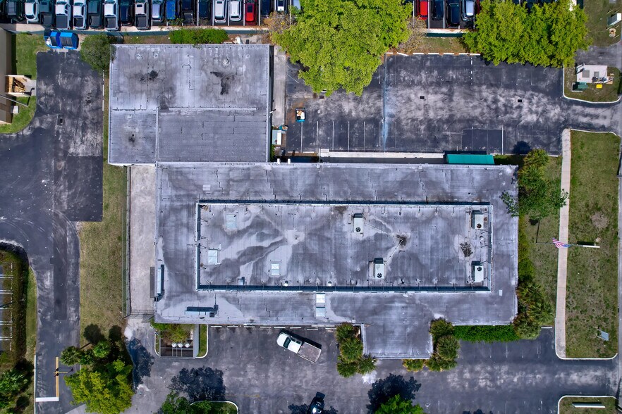 More Photos Of 14150 SW 119th Ave, Miami Manufacturing For Lease