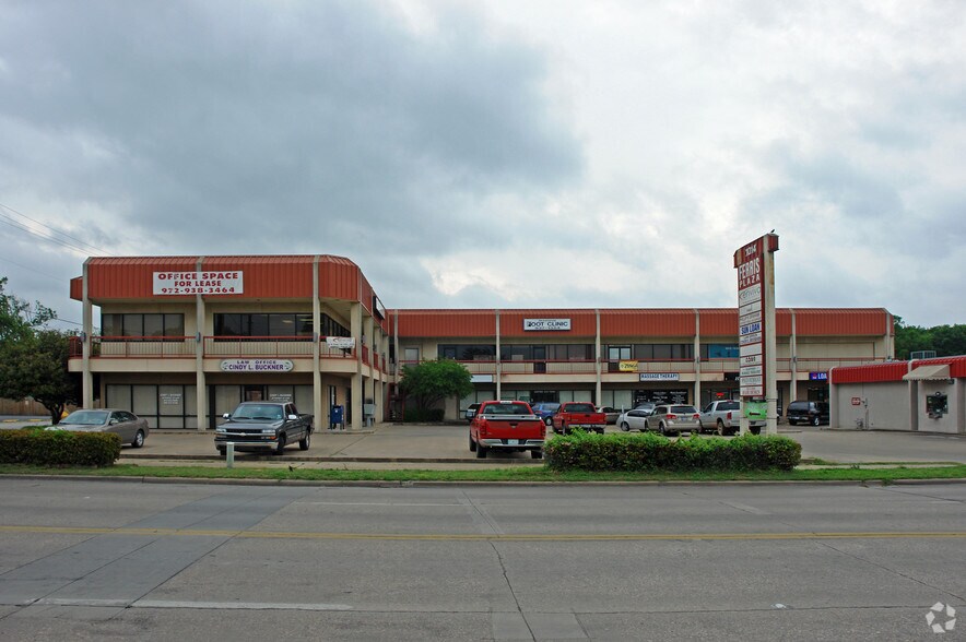 More Photos Of 1014 Ferris Ave, Waxahachie Freestanding For Lease