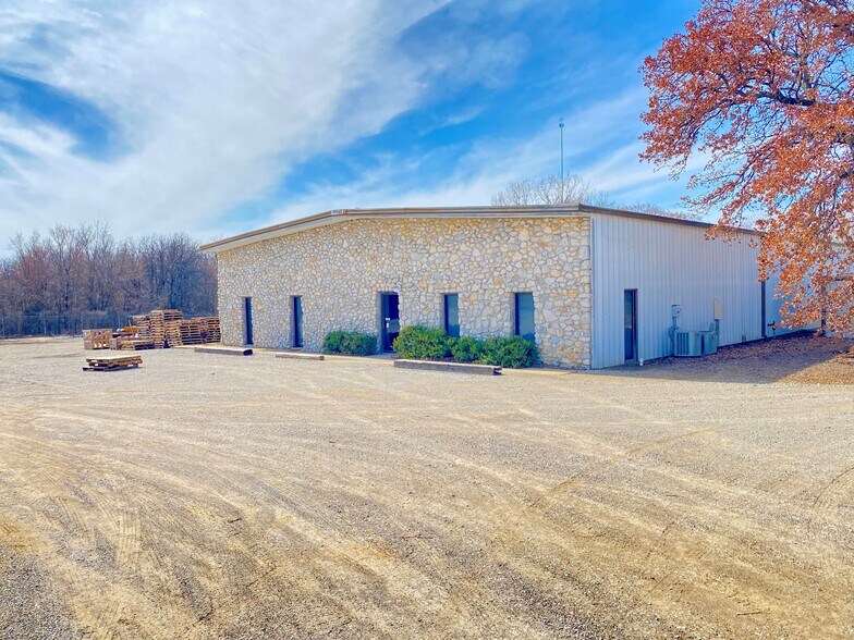 More Photos Of 621 Industrial dr, Ardmore Industrial For Lease