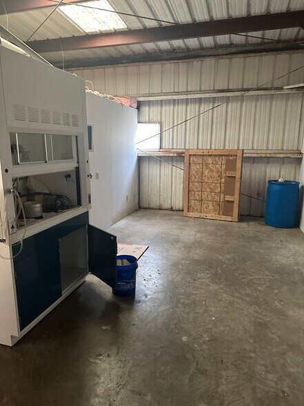 More Photos Of 15502 Old Galveston Rd, Webster Unknown For Lease