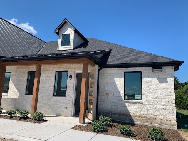 More Photos Of 60 Noble Ct, Heath Office Residential For Lease