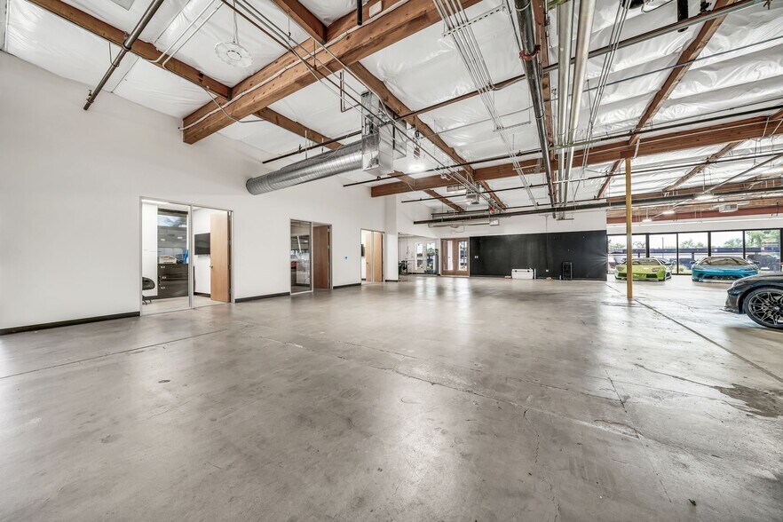 More Photos Of 14505 N Hayden Rd, Scottsdale Light Distribution For Lease