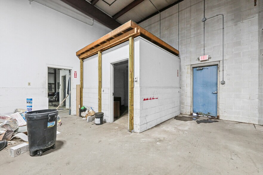 More Photos Of 37401 Stevens Blvd, Willoughby Flex For Lease