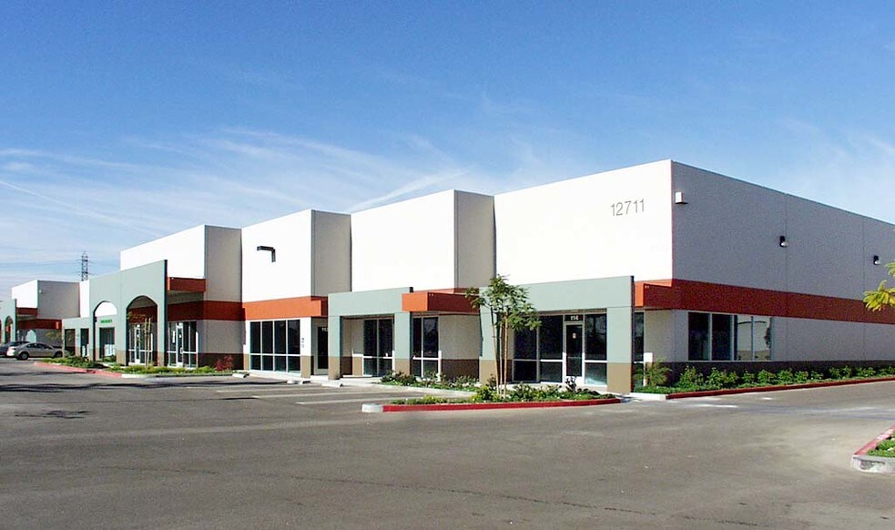 Primary Photo Of 12711 Ramona Blvd, Baldwin Park Warehouse For Lease