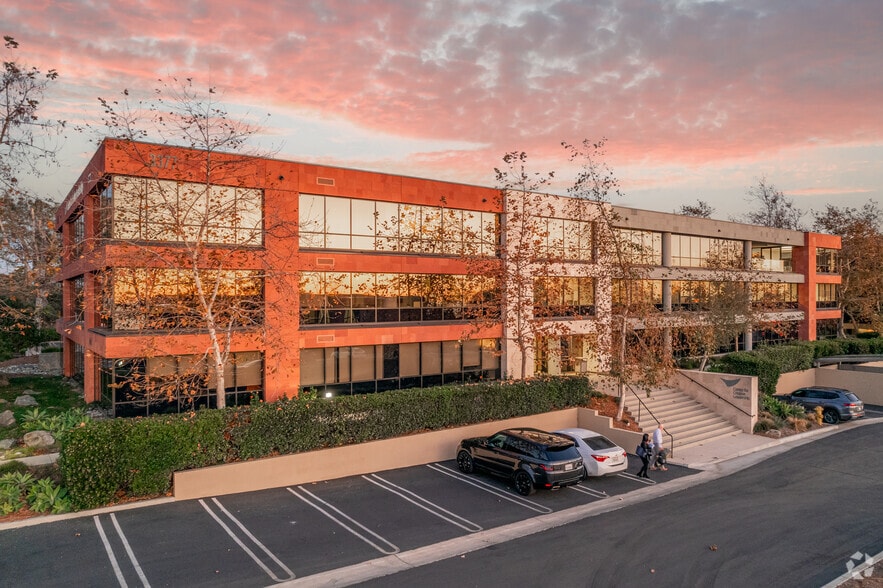 More Photos Of 3333 N Torrey Pines Ct, La Jolla Unknown For Lease