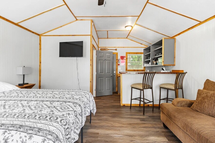 More Photos Of 14 Marina Pt, Huntsville Trailer Camper Park For Sale
