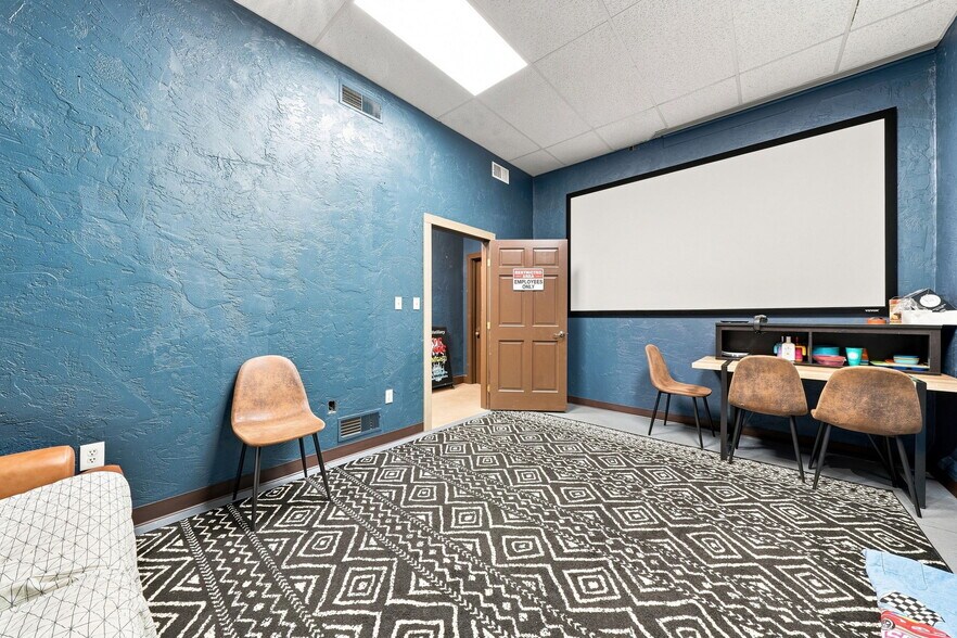 More Photos Of 68 W Maiden St, Washington Freestanding For Sale