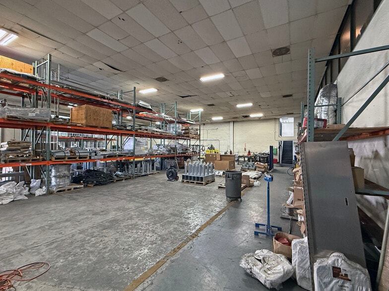 More Photos Of 28258 Avenue Stanford, Valencia Manufacturing For Sale