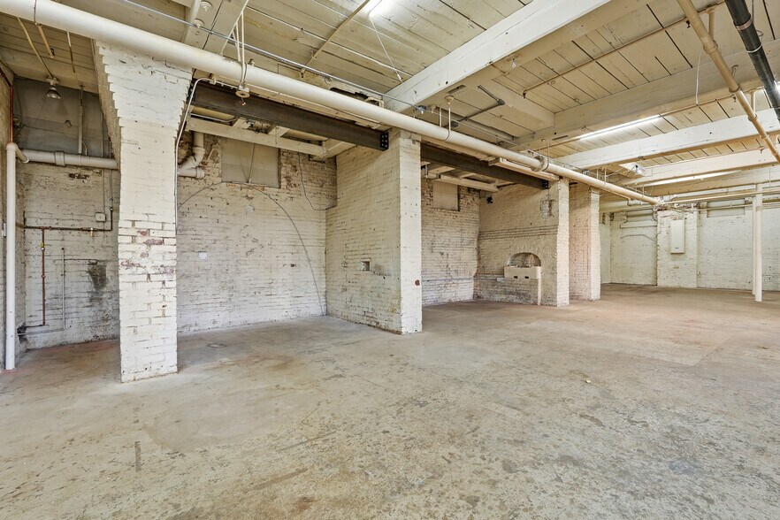 More Photos Of 420 Dwight St, Holyoke Manufacturing For Lease