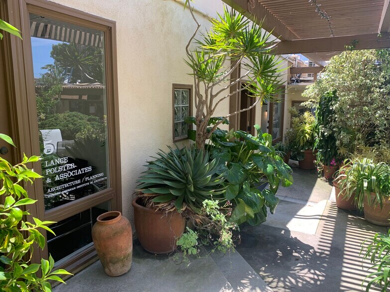 More Photos Of 2094 Coast Hwy, Laguna Beach Coworking Space