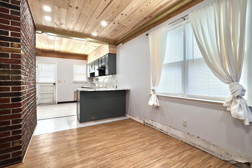 More Photos Of 550 S Main St, Shrewsbury Freestanding For Lease