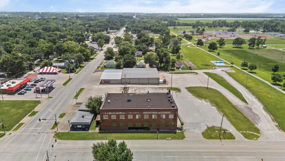 More Photos Of 415 W Madison Ave, Iola Restaurant For Sale