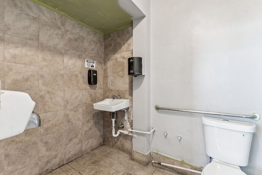 More Photos Of 715 McDuff Ave, Jacksonville Storefront Retail Residential For Sale
